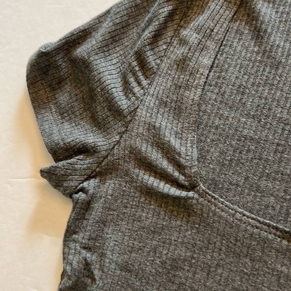 Forever 21 Juniors Square Neck Short Sleeve Tee color Gray Size Medium - Picture 11 of 11